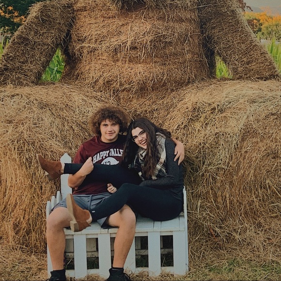 Meet Your Posher, Jada - Picture 2 of 2